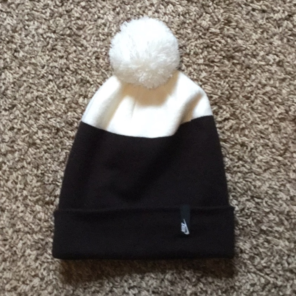 Nike Pom Pom toboggan